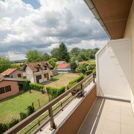 Prenociste Leona Aparthotel Veliko Gradište Exterior foto