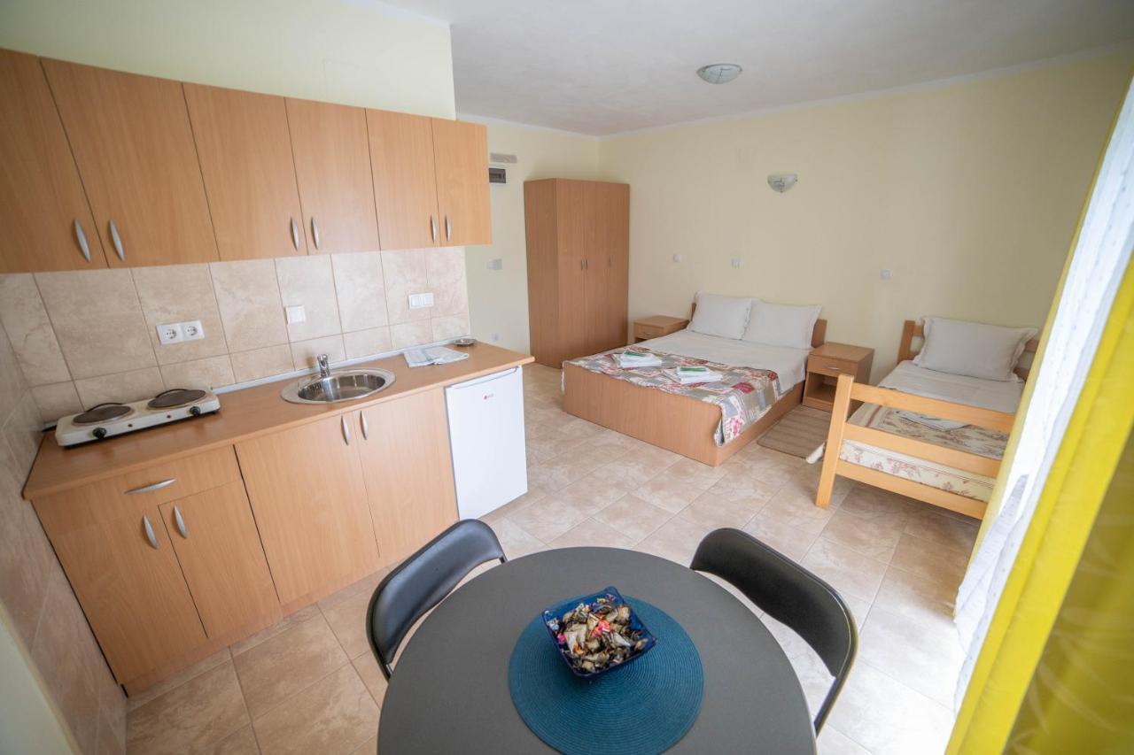 Prenociste Leona Aparthotel Veliko Gradište Exterior foto