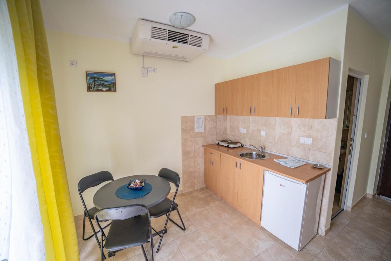 Prenociste Leona Aparthotel Veliko Gradište Exterior foto