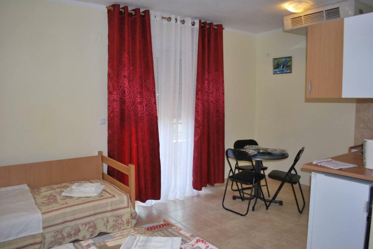 Prenociste Leona Aparthotel Veliko Gradište Exterior foto
