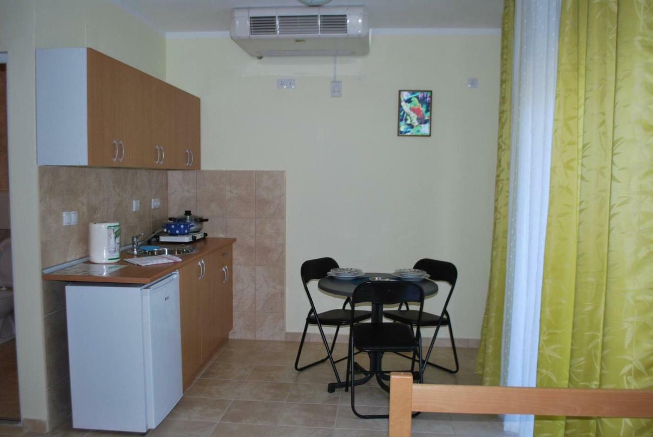 Prenociste Leona Aparthotel Veliko Gradište Exterior foto